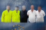 اعتقال 5 متهمين بحوزتهم 12 قطعة أثرية مصنوعة من الذهب