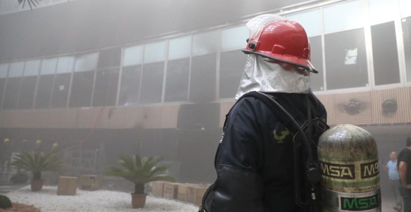 اندلاع حريق بمخزن داخل مستشفى قيد الإنشاء